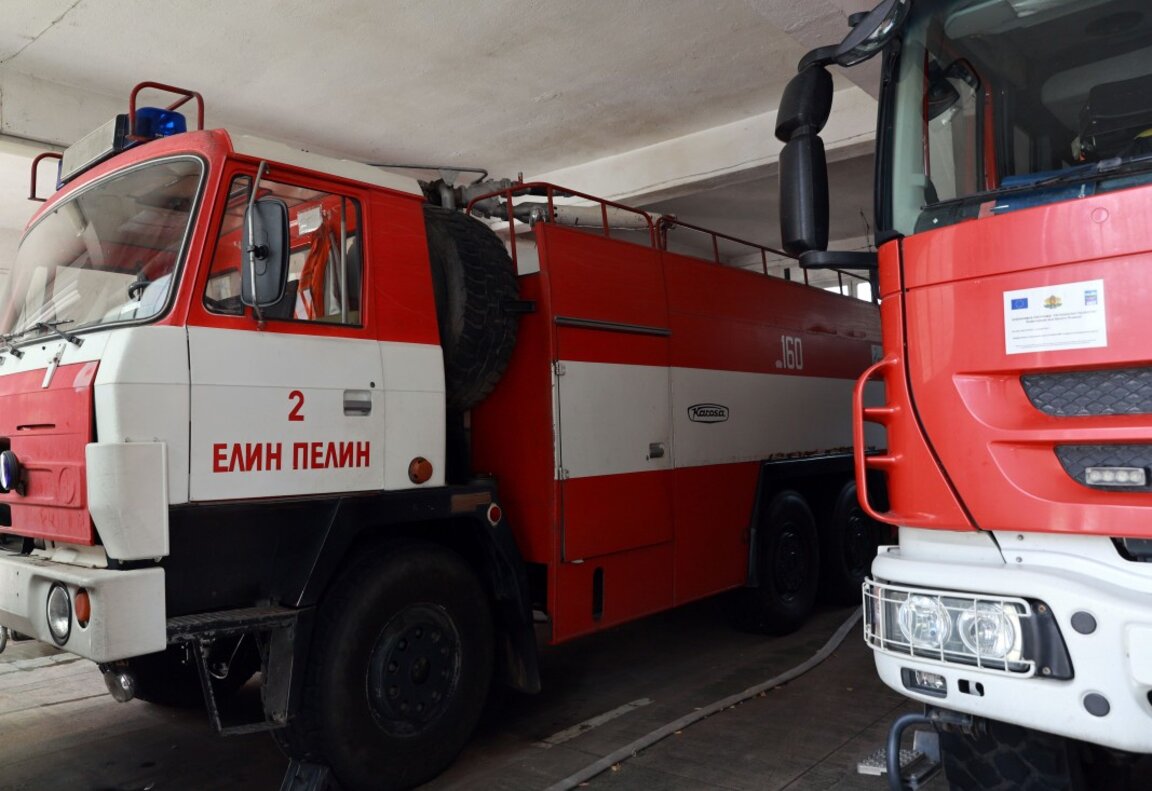 Двама души са пострадали при пожари през изминалото денонощие