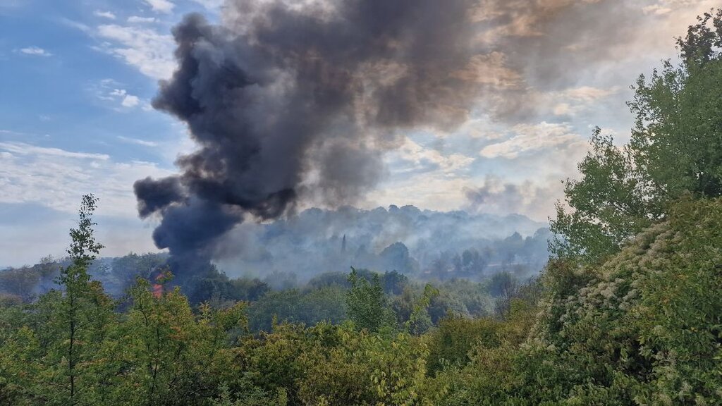 Продължават усилията за пълното потушаване на пожара в Пирин