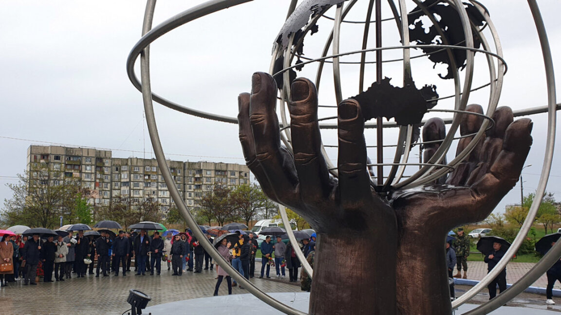 Монумент в Молдова в памет на жертвите от  аварията в Чернобил