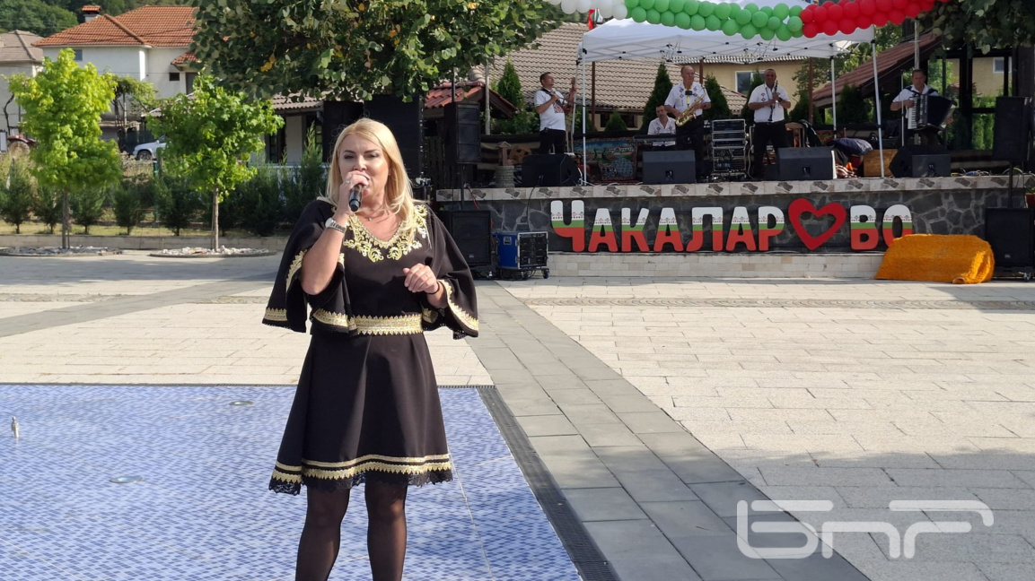 Венета Хитова и орк. Чановете на участие в с. Чакаларово