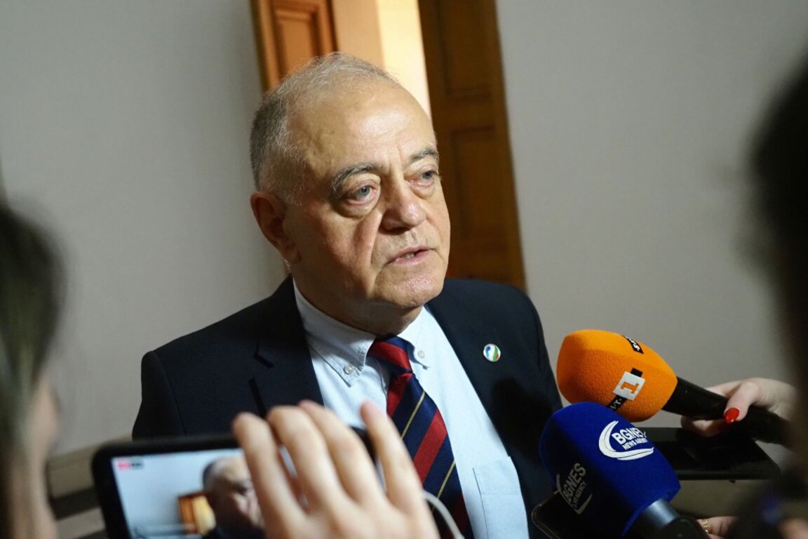 Atanas Atanasov, copreședinte al Grupului parlamentar PP-DB