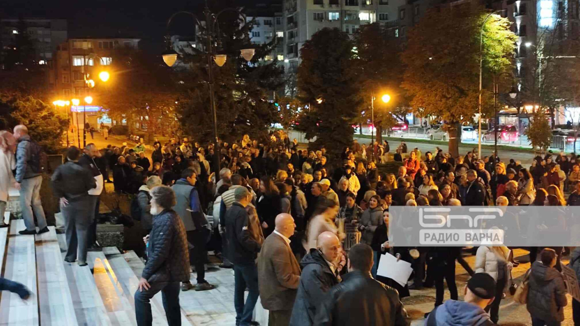 Стотици на протест в защита на кмета Благомир Коцев във Варна 