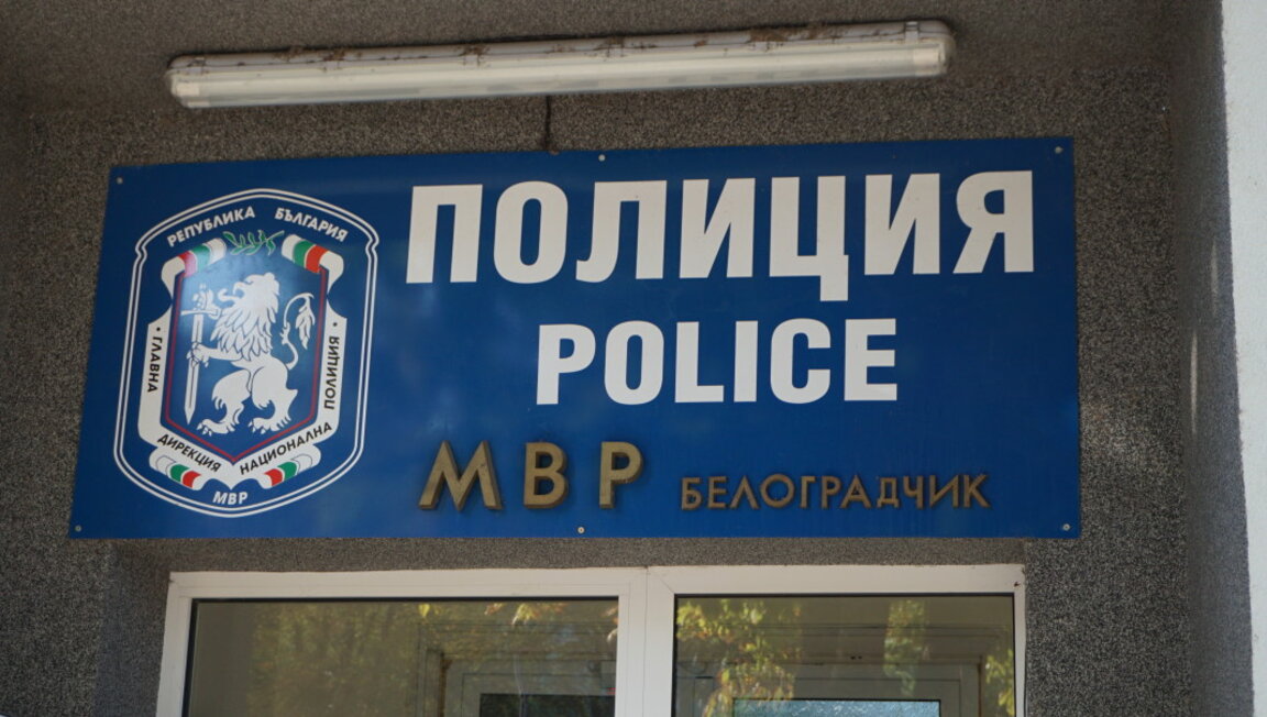 Полицията разследва умишлен палеж на бус в Белоградчик