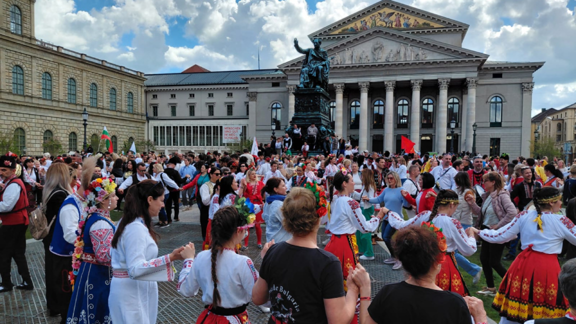 “Öteki Bulgaristan’ın meydanında”  folklor festivali Münih’te coşku ile kutlandı