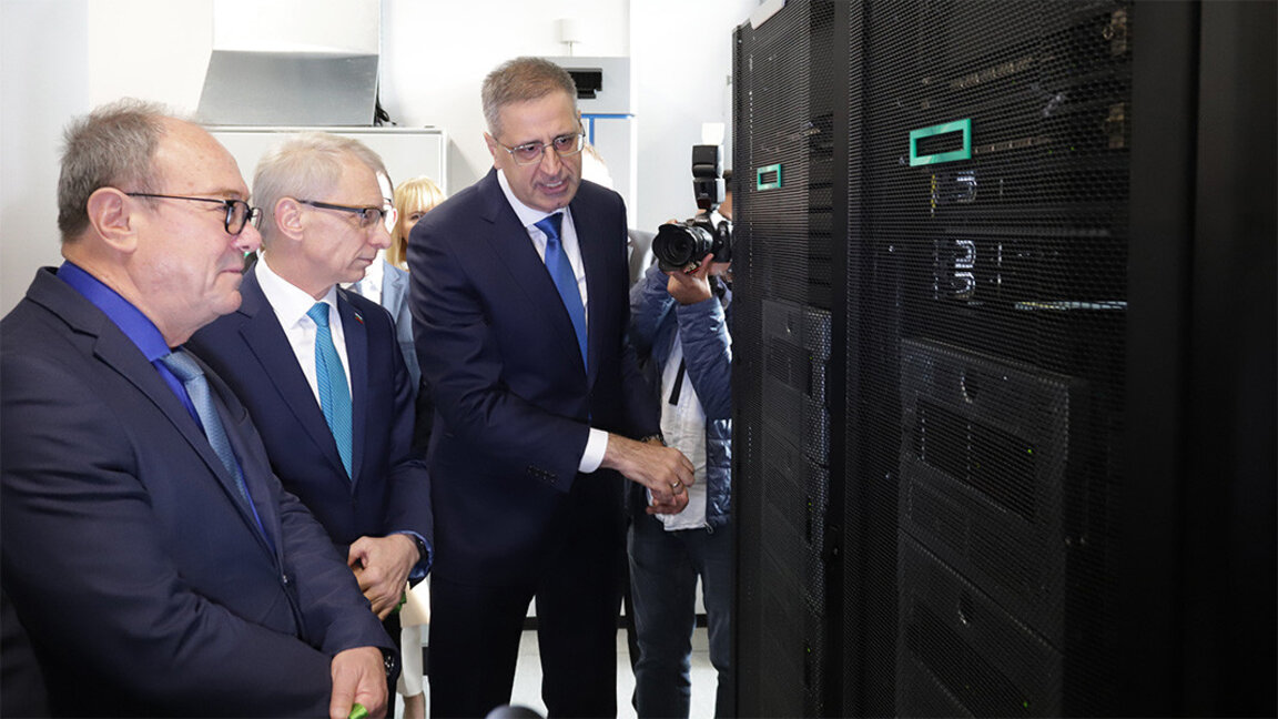 Neuer Supercomputer in Sofia in Betrieb genommen