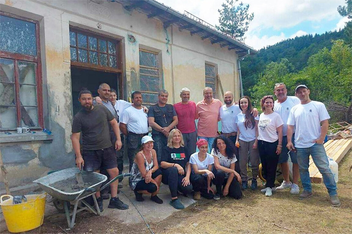 Prominent physics teacher Teodosiy Teodosiev opens school for gifted children with help from Bulgarians abroad 