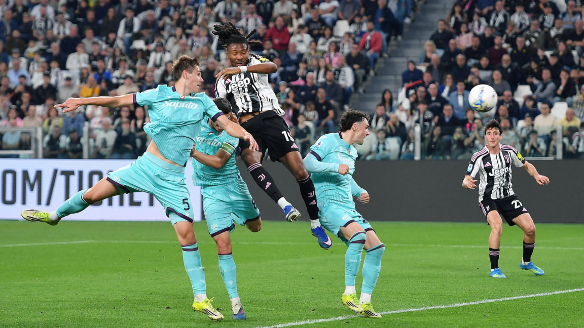 Тюрам се разписва за Ювентус.