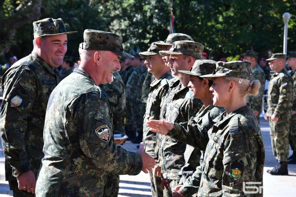 Наградиха военни в Хасково след мисия
