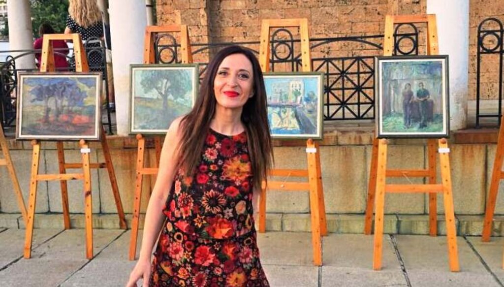 Калина Стойкова гостува с изложбата си "Дългият път към дома" в Бургас 
