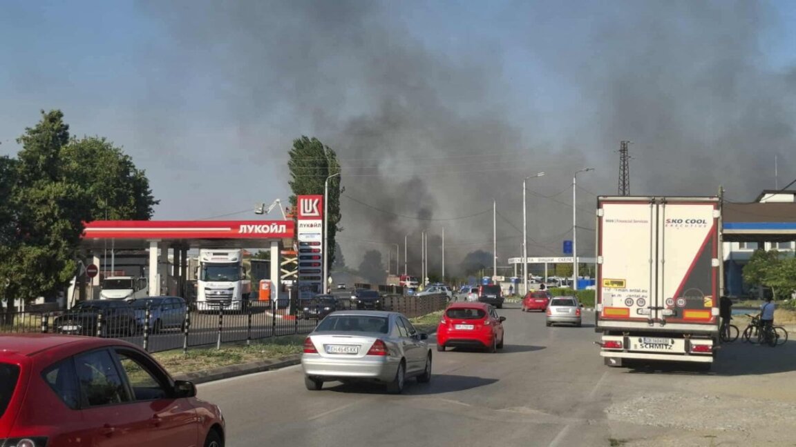 Сухи треви се запалиха в близост до две бензиностанции във Видин