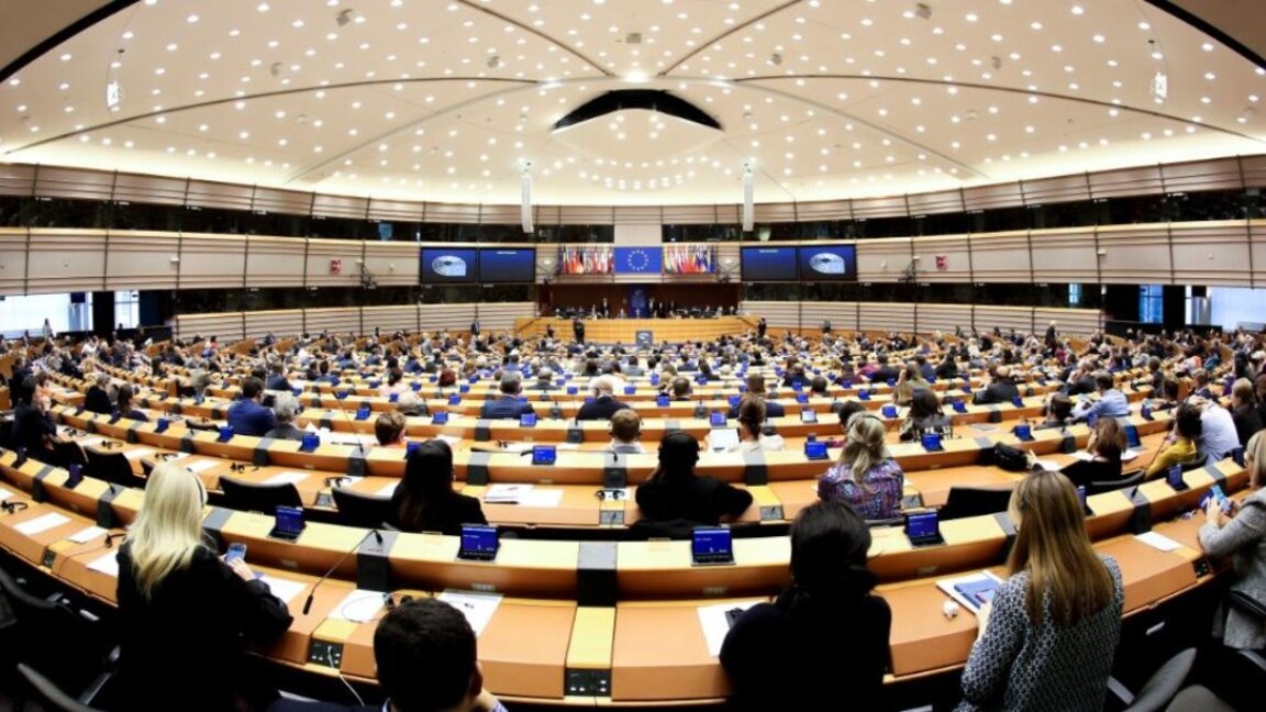 Το Ευρωπαϊκό Κοινοβούλιο υποστήριξε τη σύνθεση της νέας Ευρωπαϊκής Επιτροπής