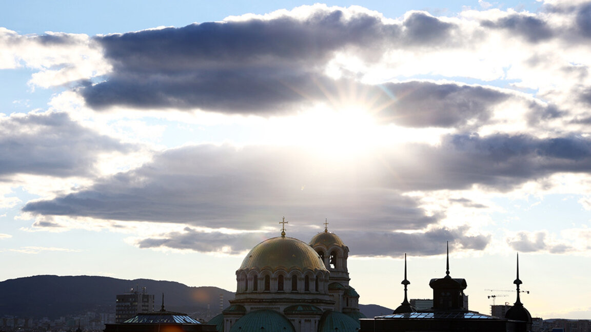 Météo: Nuages et températures élevées pour la saison