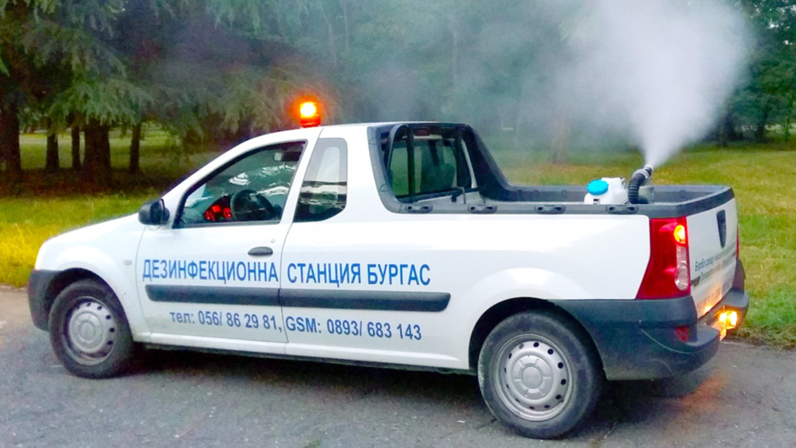 Пръскат по въздух срещу комари над езерото Вая край Бургас