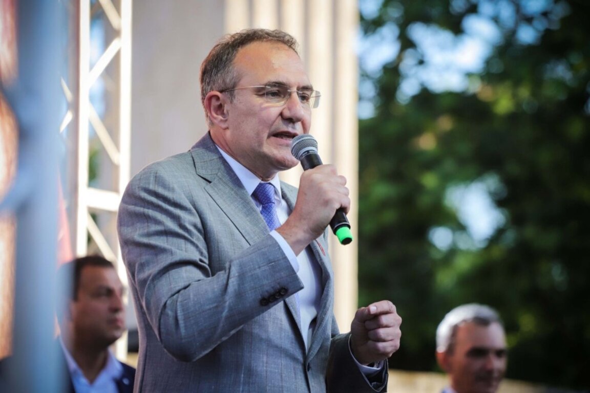 Борислав Гуцанов: На съдбовен кръстопът ...