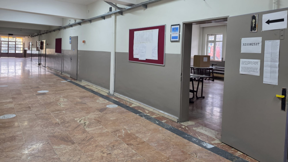Saat 10.30'da Avcılar'daki seçim sandığı