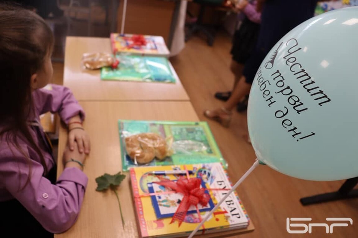 Около 57 000 са първокласниците тази учебна година. На добър час!