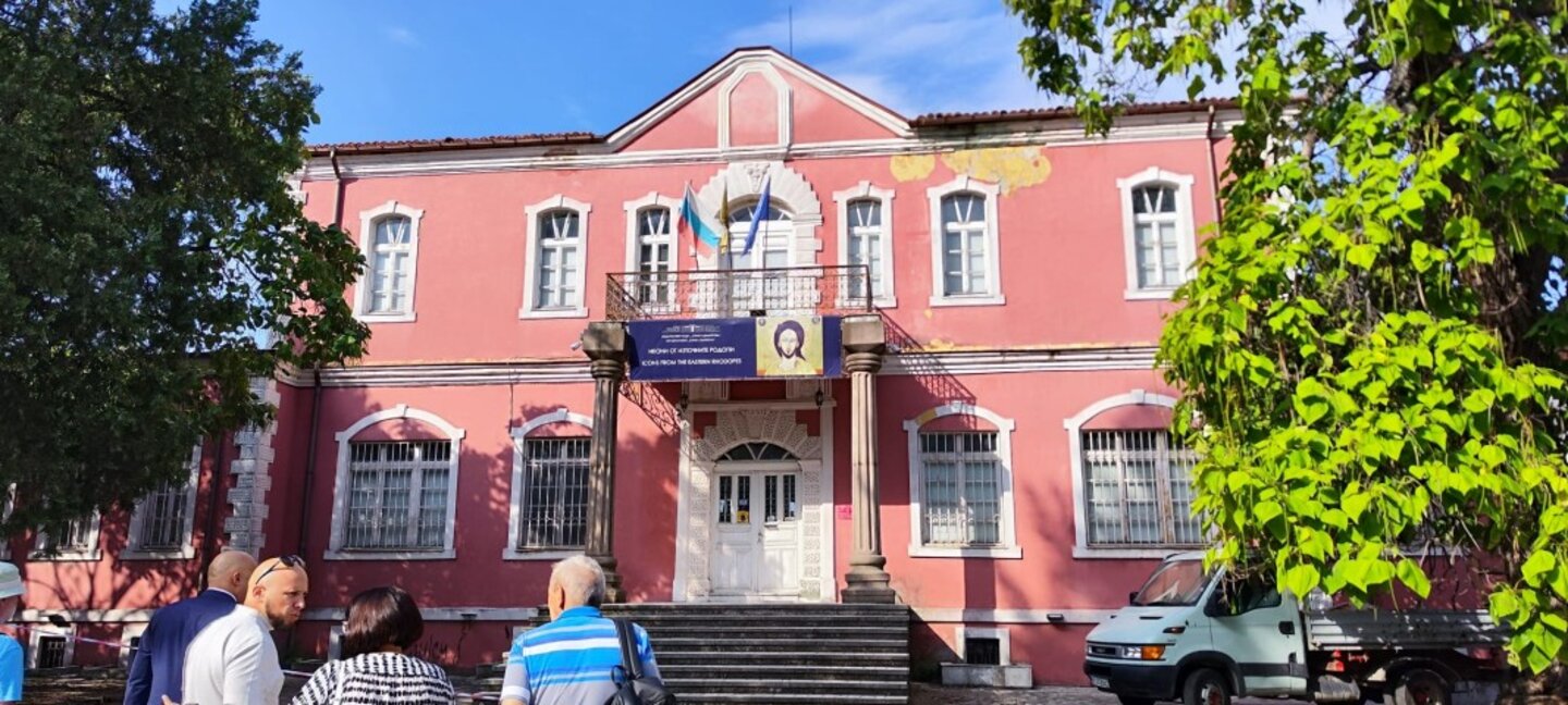 До месец и половина приключва ремонтът на покрива на Художествената галерия