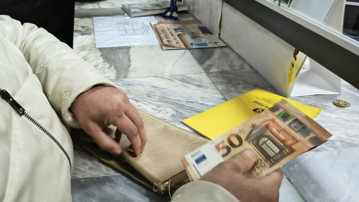 Първи пенсии в евро – възрастните хора в България се адаптират към новата валута