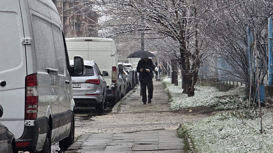 Осадки по всей стране, на севере и в горах снег