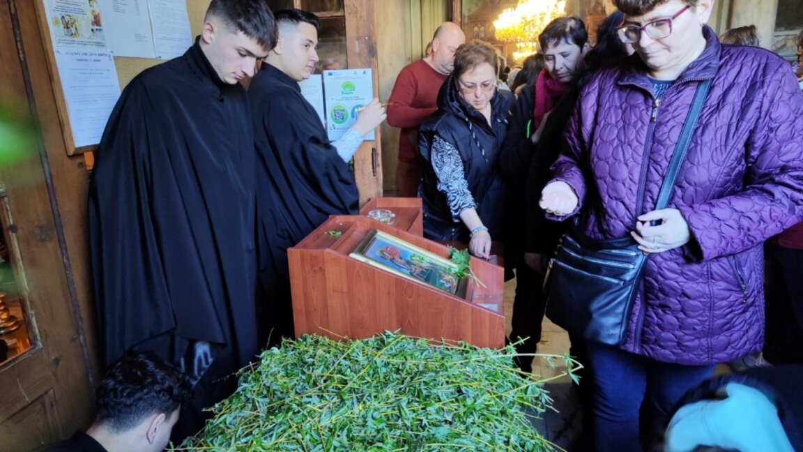 На Цветница вярващи изпълниха катедралния храм във Видин