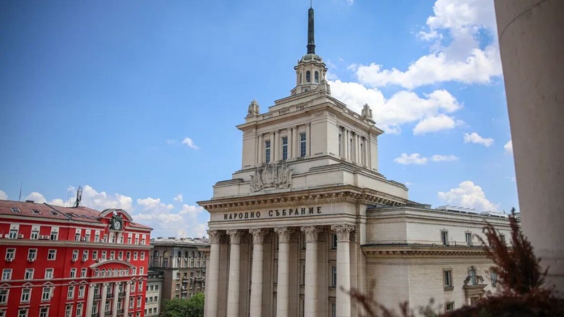 В четверг парламент проголосует по пятому вотуму недоверия правительству Желязкова