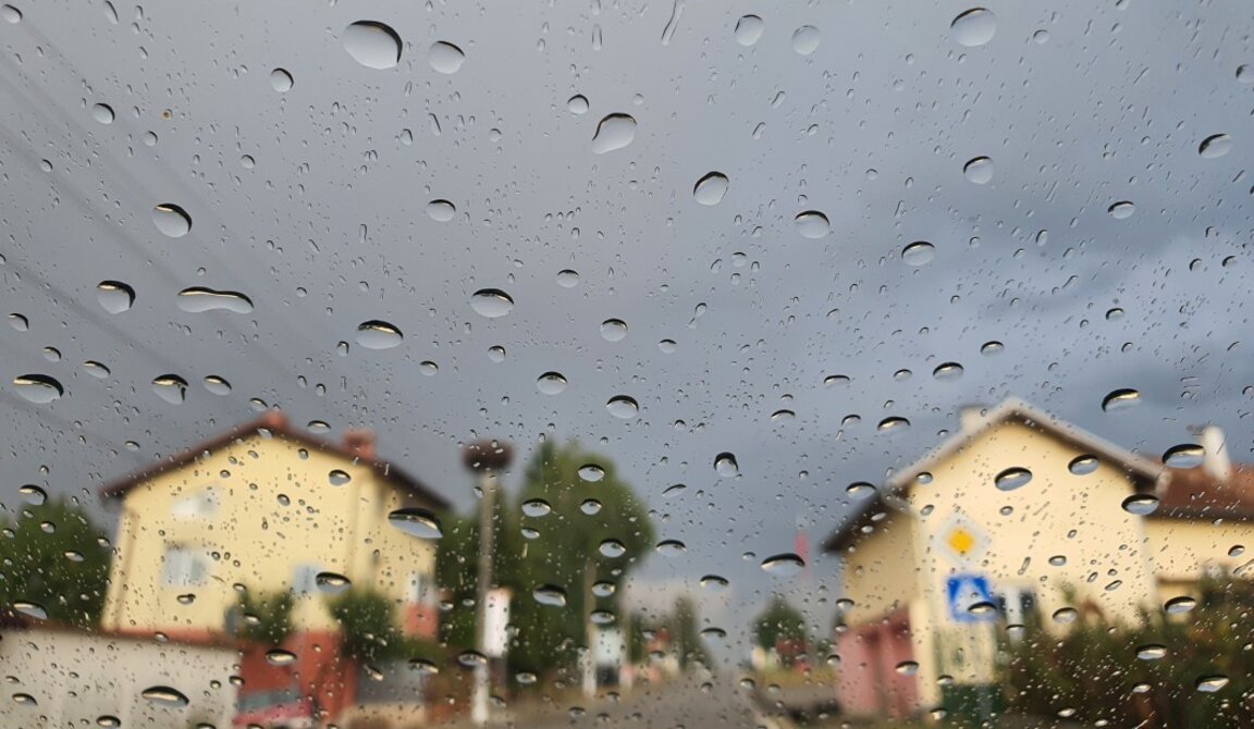 Очакват се валежи, температурите остават над нулата