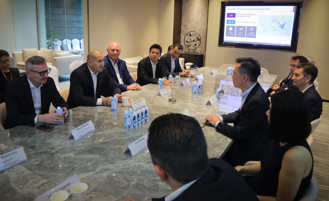 Държавният глава се срещна с българи, които живеят и работят в Сингапур