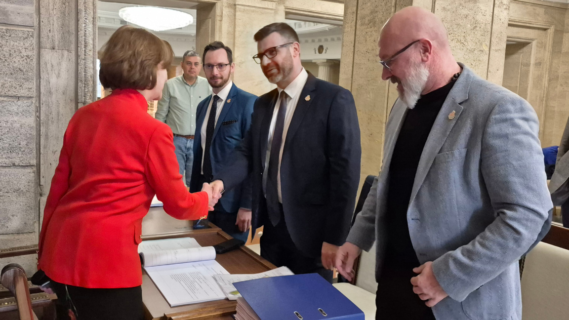 "България може" внесе в ЦИК документи за участие в изборите