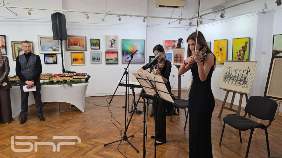 Благотворителна изложба в Бургас събра подкрепа за нов роял в НУМСИ