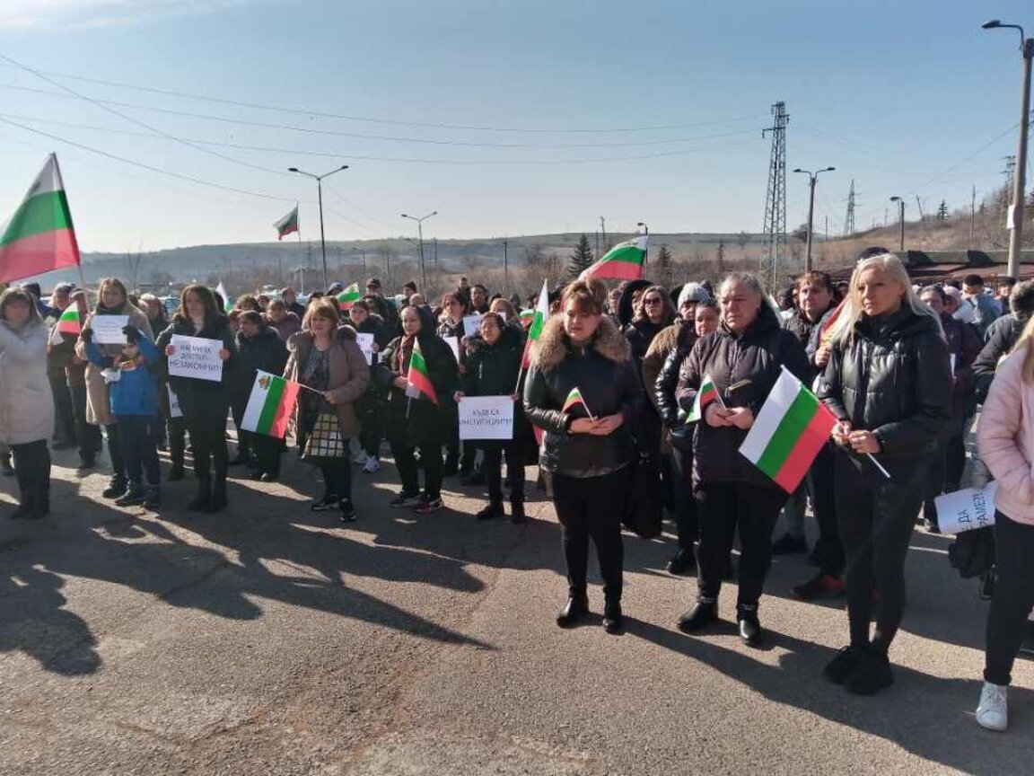 Протест в Бобов дол заради ограничен достъп до работни места
