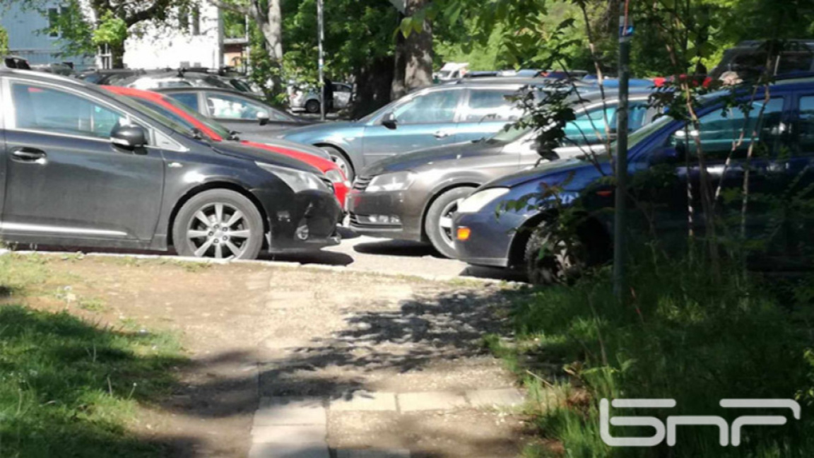Изграждат 11 нови паркинга в район "Красно село"