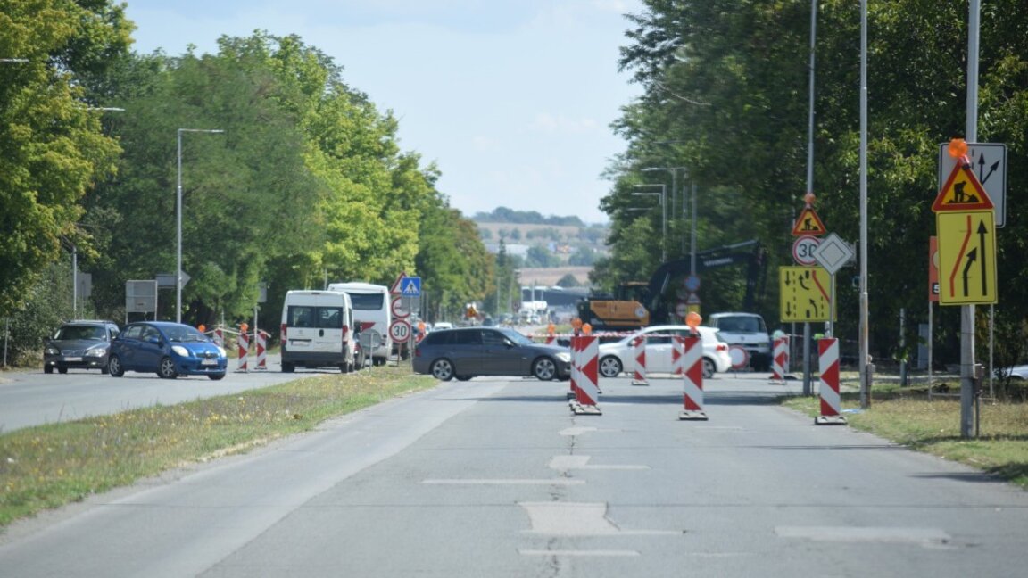 Ремонт затваря пътни участъци