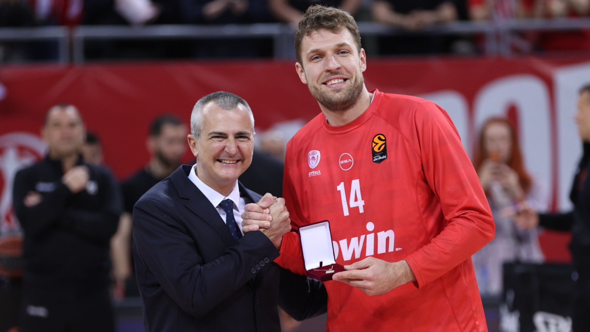 Димитър Илиев - министър на младежта и спорта и Александър Везенков