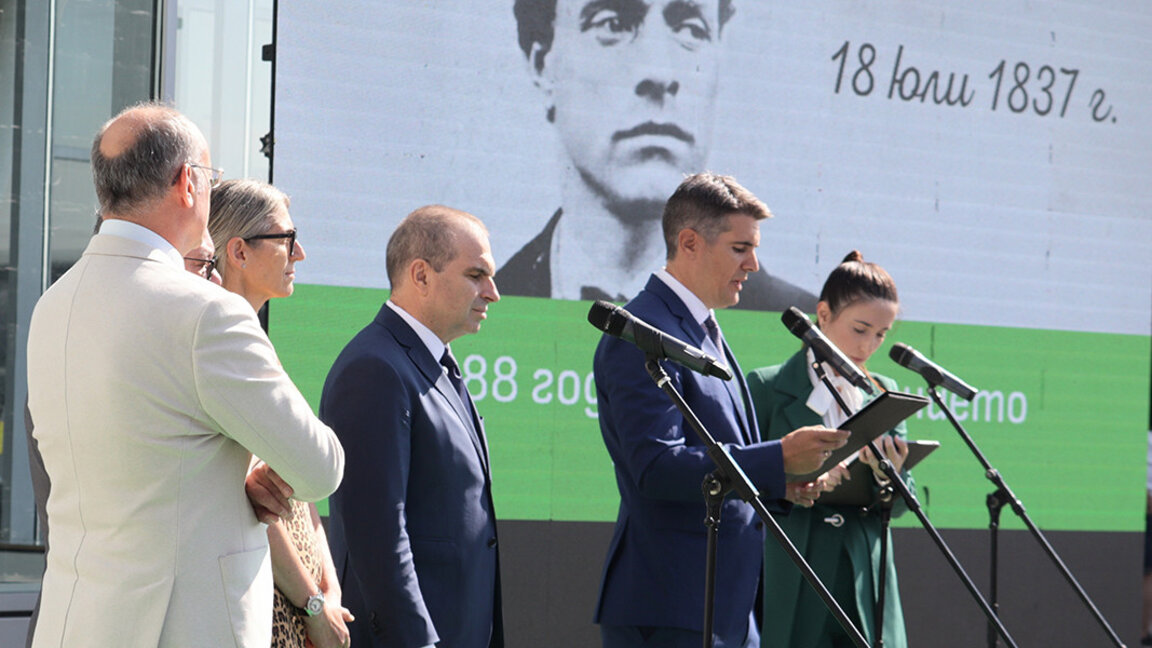 Un monument de Vassil Levski à l'aéroport de Sofia ?