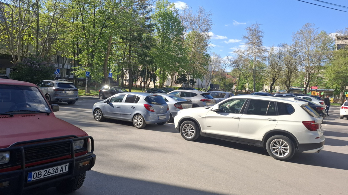 Отново се плаща за паркиране на общинските паркинги в центъра на Ловеч 