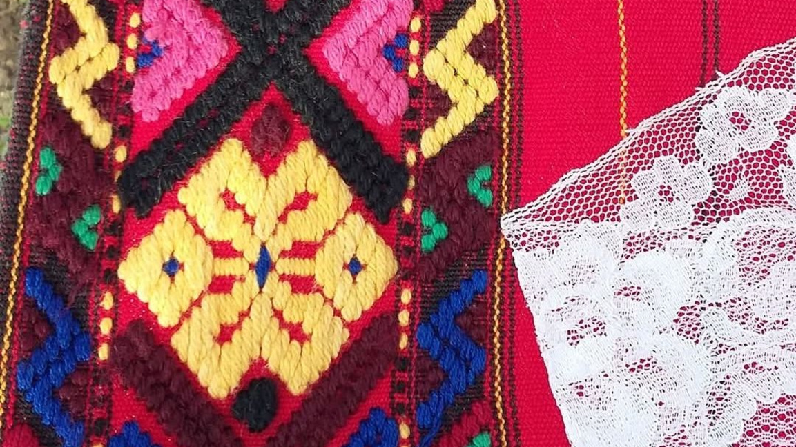 Тъкана 100-годишна шевица на престилка от Силистренско