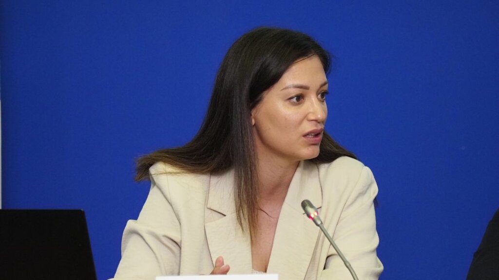 Евелина Славкова