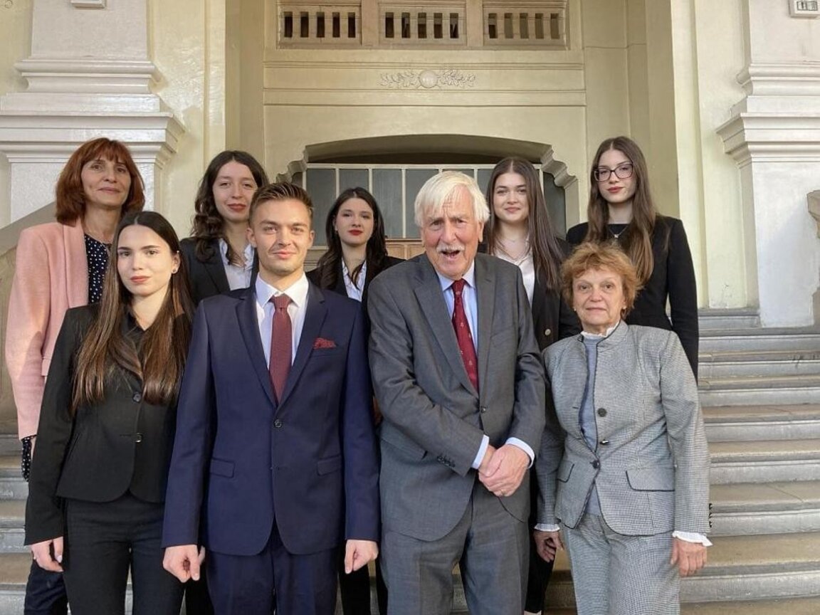 Български ученици са първи в европейско състезание по международно право
