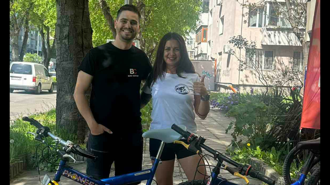Дариха велосипеди на деца от дома в Каспичан