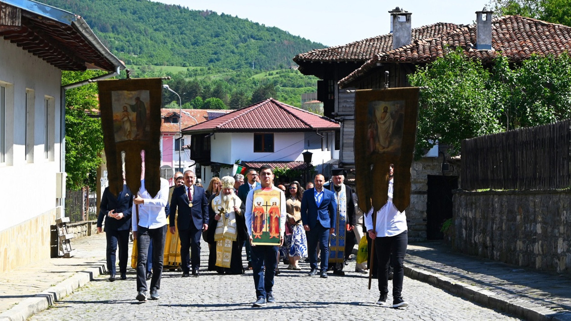 Elena celebrates its town holiday