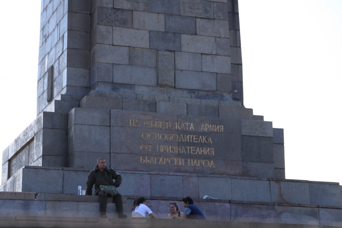 °A‌ Armatei Sovietice eliberătoare de către poporul bulgar recunoscător”