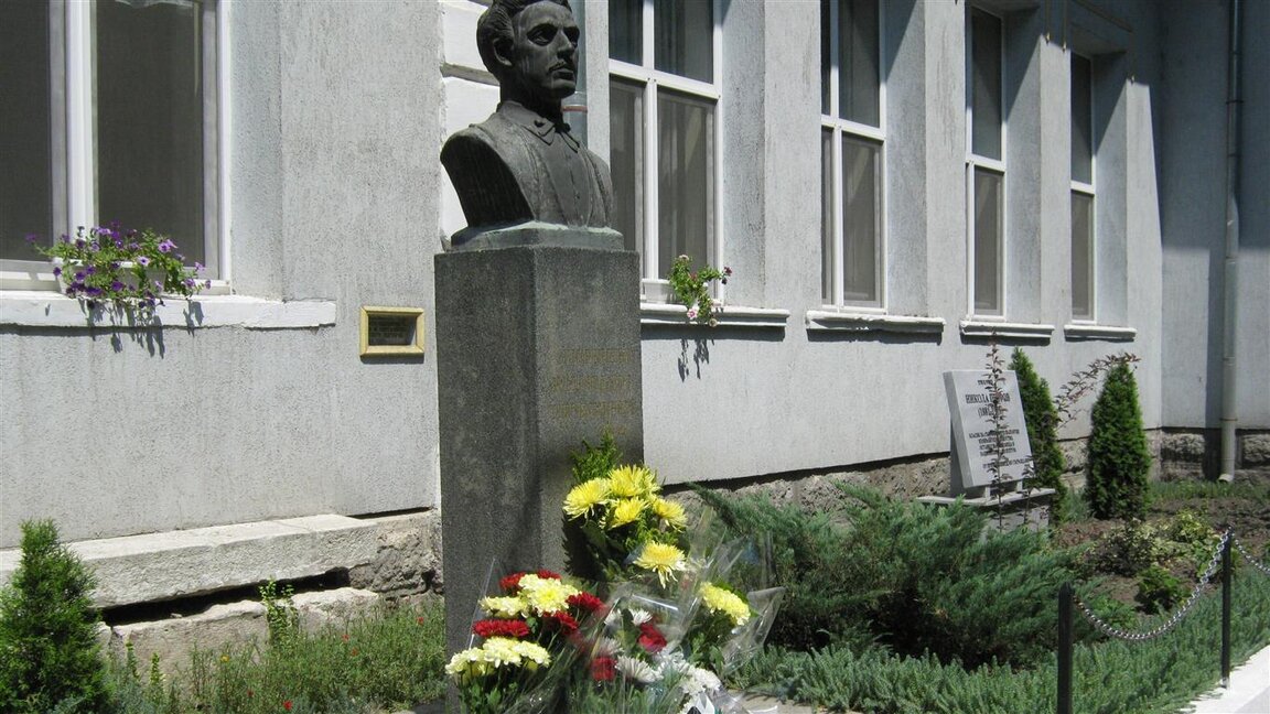 "Нашето драгоценно отечество ще се нуждае от достойни хора..."