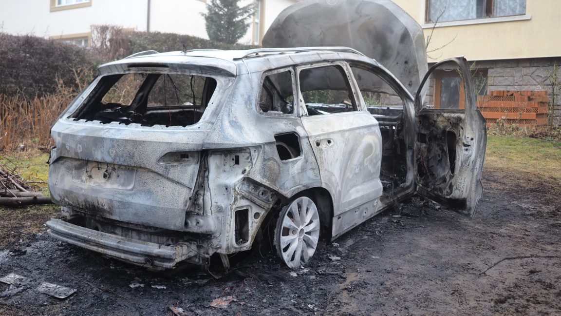 Запаленият автомпбил ма кмета на Бистрица Самуил Попов