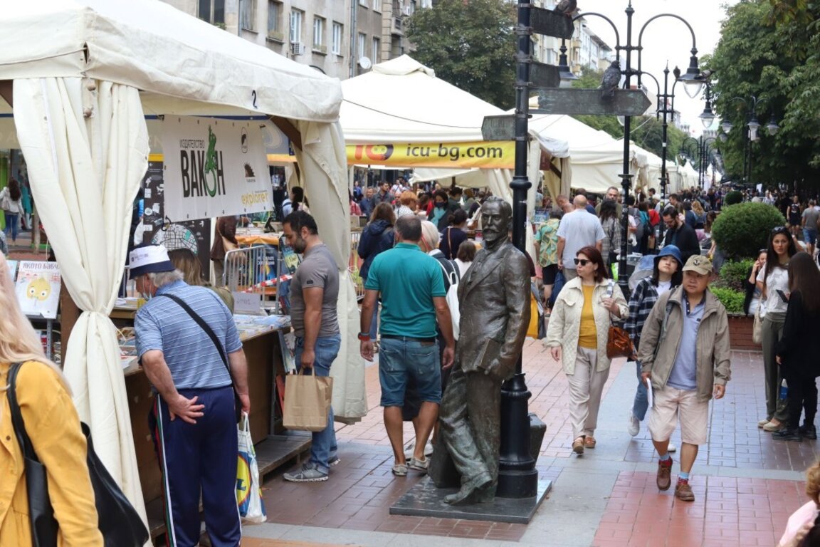 Алея на книгата приютява Първия фестивал на нехудожествената литература