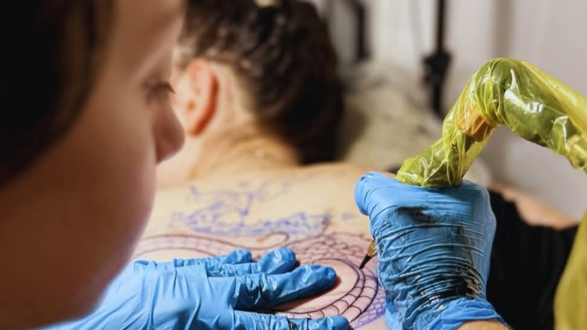 Татуистката Анна-Мария Аксин