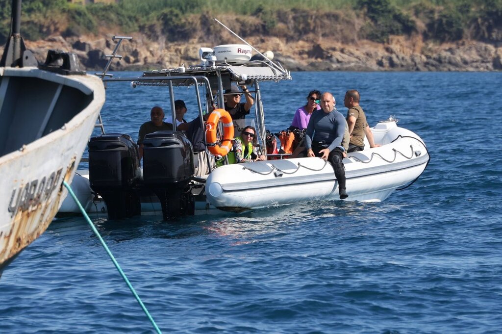 Риболовният кораб "Чавдар" беше потопен на морското дъно край Созопол