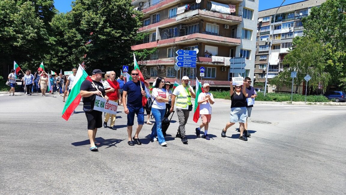 Протести в защита на лева