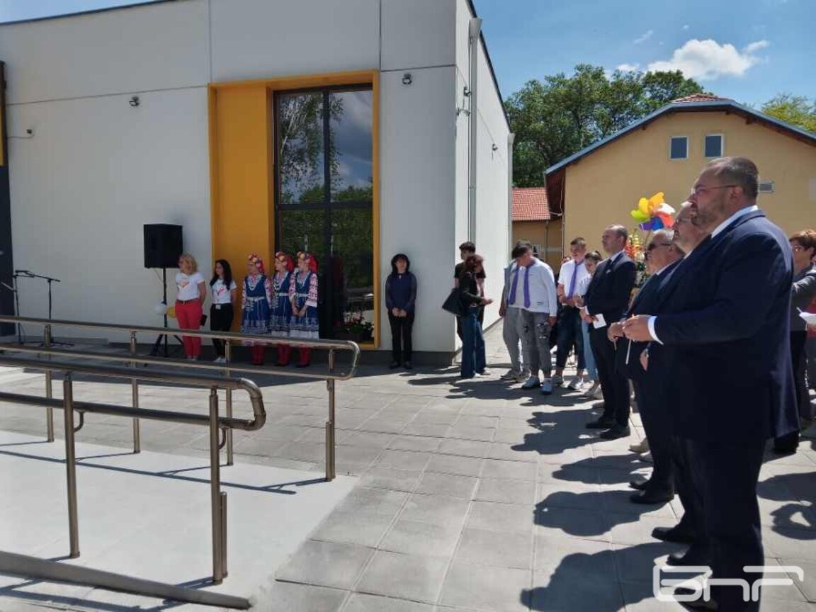 Нов младежки център откриха в Кюстендил