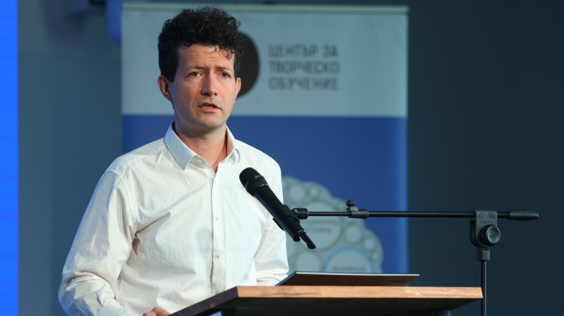 Александър Ангелов: „Да изскочим от клишето и рамката в образованието“