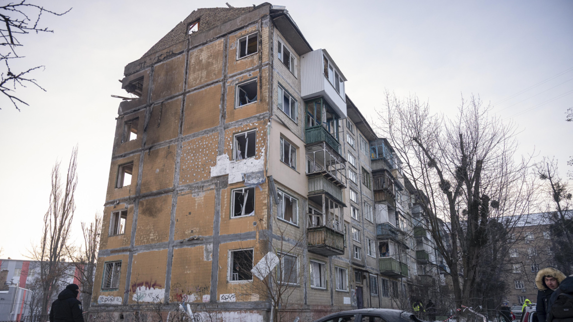 Ударена от руски дронове сграда в Киев, Украйна, 3 февруари 2026 г.